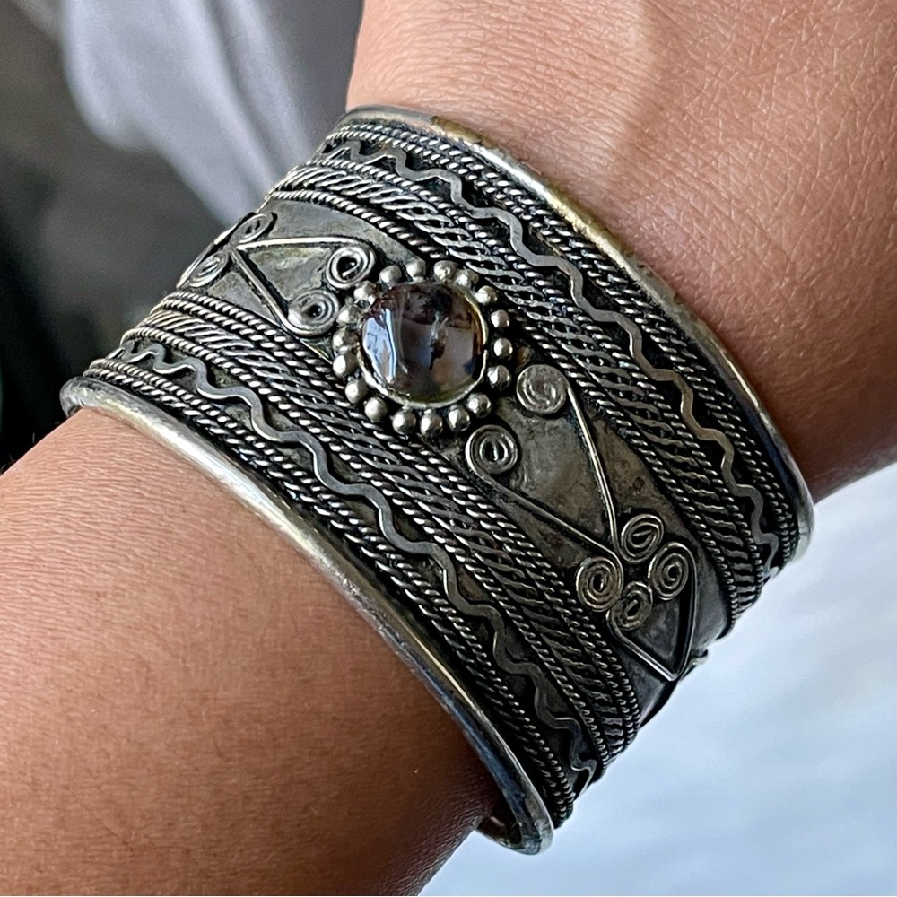 VINTAGE | ARTISAN | TRIBAL | BOHEMIAN Cuff Bracelet with Single Gemstone